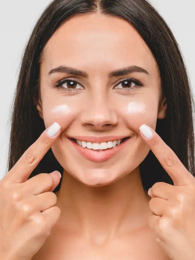 خطوات ومنتجات لتعزيز تماسك الخدين وتحسين مظهرهما