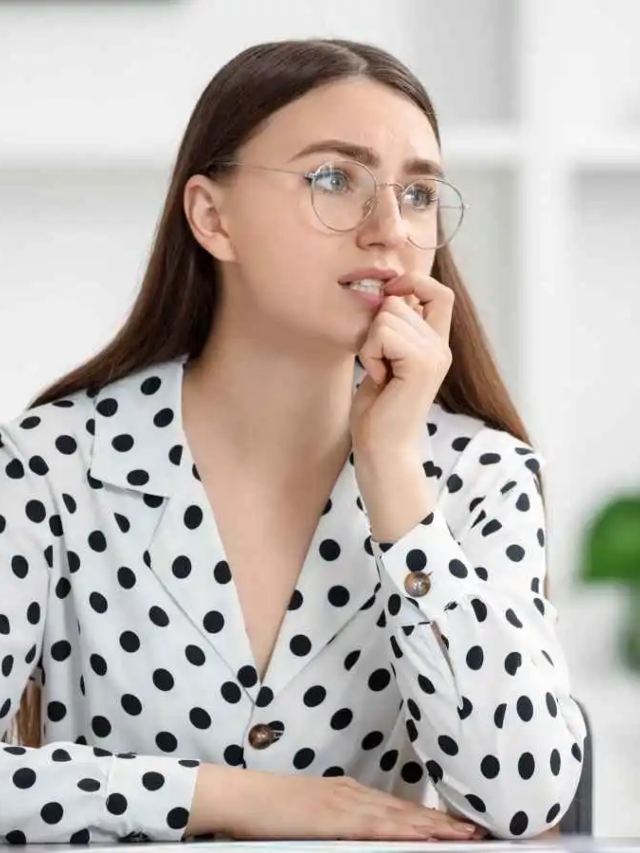 لماذا نتذكر الإحراج أكثر من المديح؟